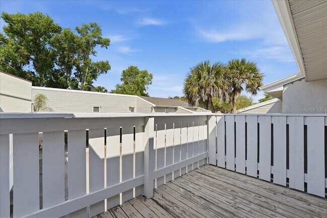 Building Photo - 1428 Oak Pl