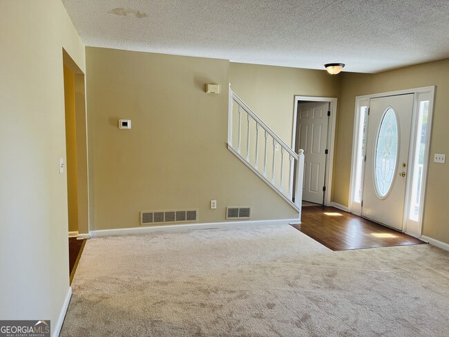 Building Photo - 129 Lost Lake Dr