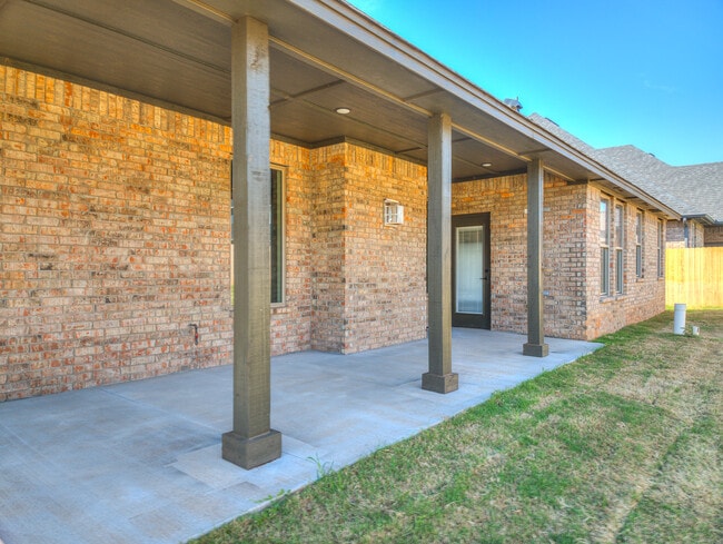 Building Photo - 14517 Chambord Dr