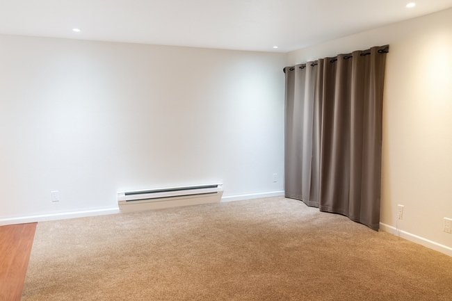 Building Photo - 403 Piccadilly Pl