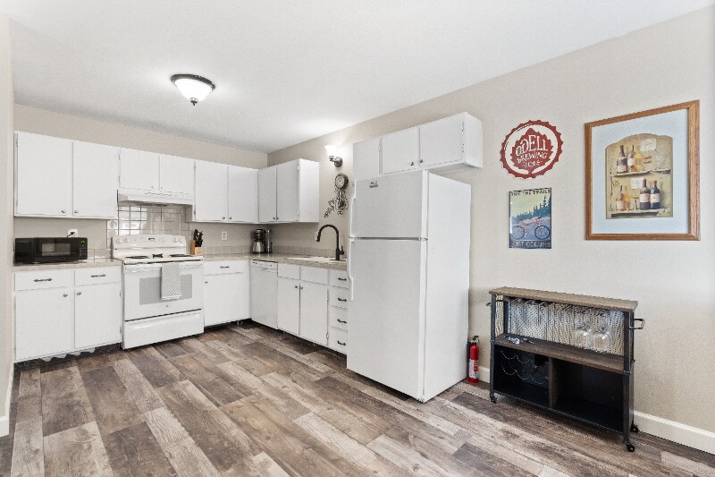 Building Photo - 1625 Banyan Dr
