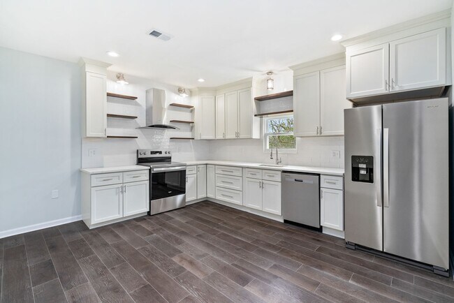 Building Photo - Beautiful Fully Renovated 3 Bedroom Home In Swissvale.  Available Immediately.