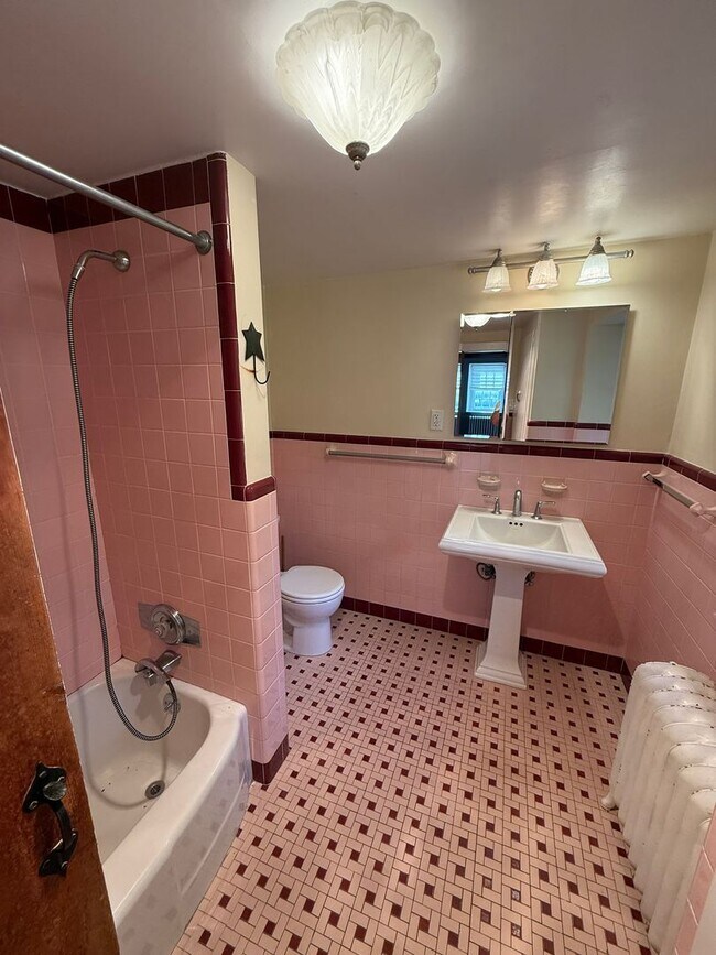 Building Photo - Charming Doylestown Modern Farmhouse & Barn