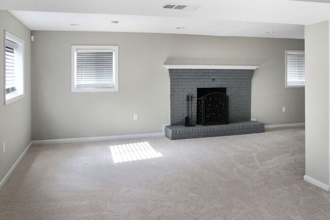 Building Photo - Charming Corner Lot Brick Home With 3-Bedr...