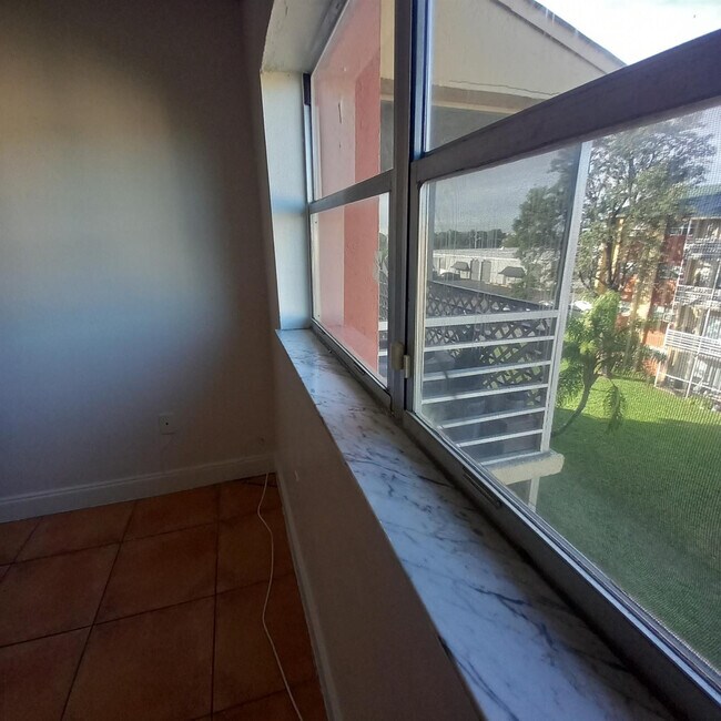 Building Photo - 3610 NW 21st St