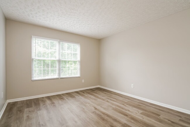 Building Photo - 568 Penn St