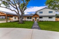 Building Photo - 134 School Dr