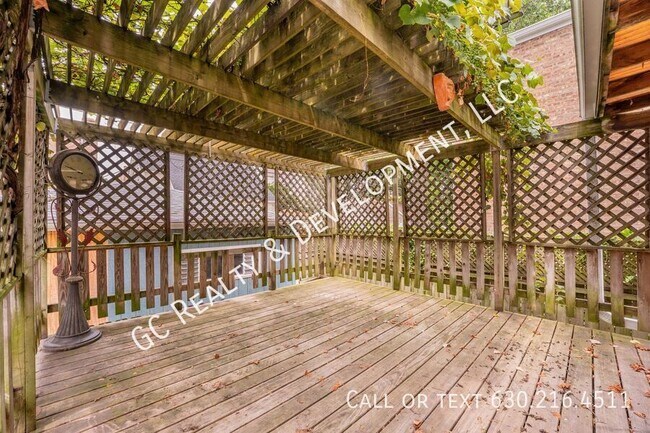 Building Photo - 314 Custer Ave