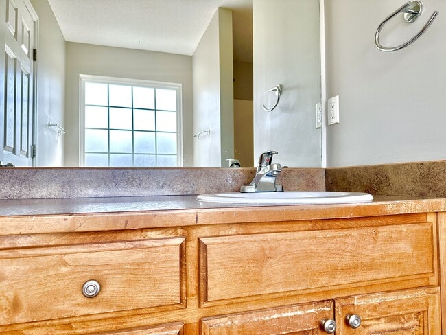 Building Photo - 5756 Emily Ln