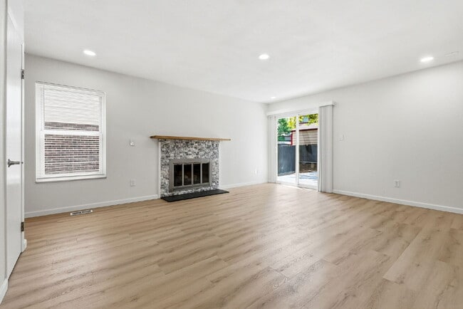 Building Photo - Stunning Fully Remodeled 3 Bed, 2 Bath Home in Conveniently-Located Northglenn!