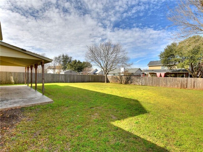 Building Photo - 605 Amaryllis Ave