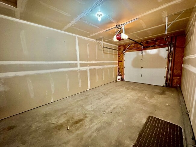 Building Photo - 1204 N Brooklane St