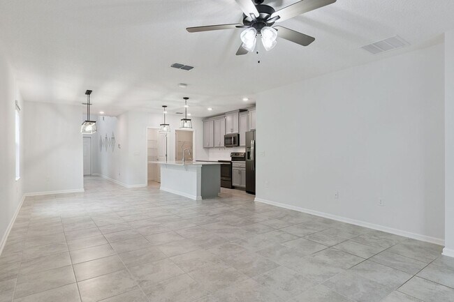 Building Photo - Spacious and Modern 5 Bedroom Home in Gated Arden Park North
