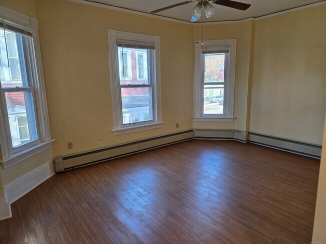 Building Photo - 16 Tilley St