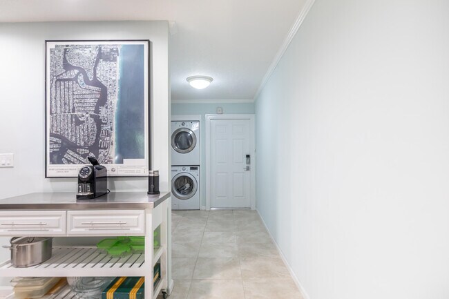 Building Photo - 961 S Ocean Dr