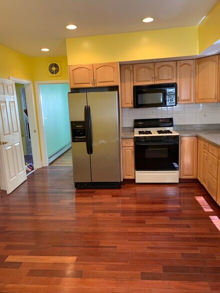 Building Photo - 6 Eliot St