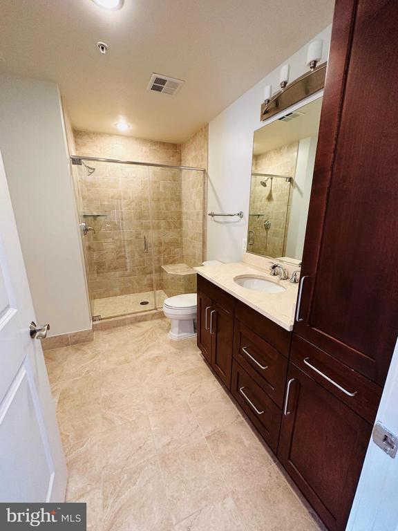 Building Photo - 8220 Crestwood Heights Dr
