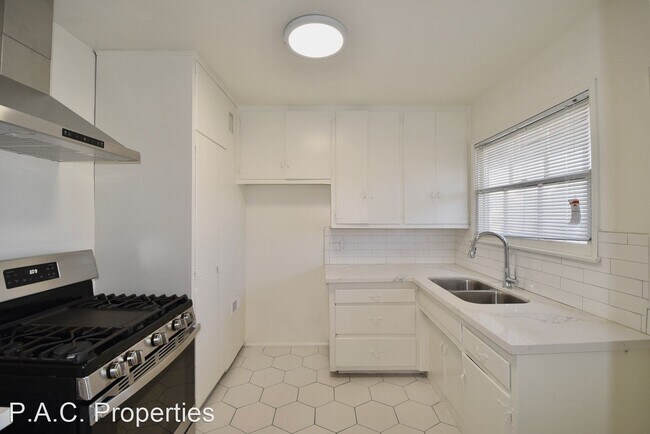 Building Photo - 1 br, 1 bath Apartment - 4658 Colfax Avenu...