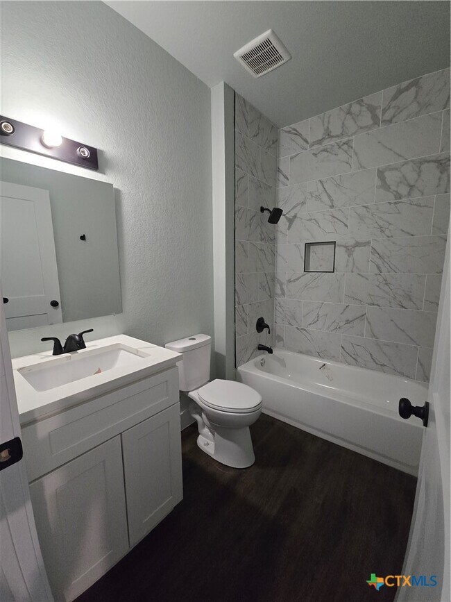 Building Photo - 206 Lewis Todd