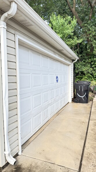 Two car garage. Ample space for parking! - 419 W Root St
