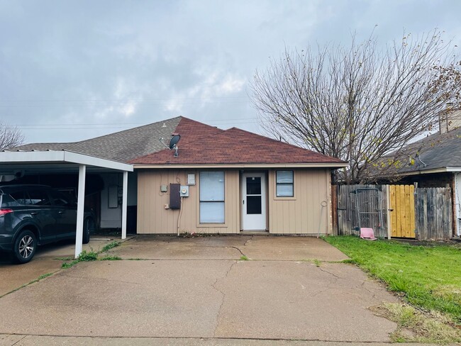 Building Photo - 2423 Sherry St