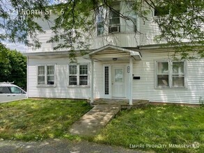 Building Photo - Available! 1st floor: 1 Bedroom/ 1 Bathroo...