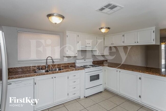 Building Photo - 4624 Cinderella Ln