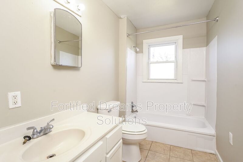 Building Photo - 201 Church St