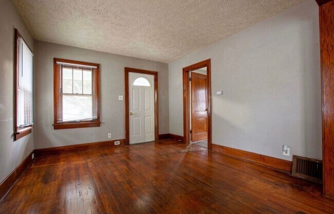 Building Photo - 5519 Hickory St