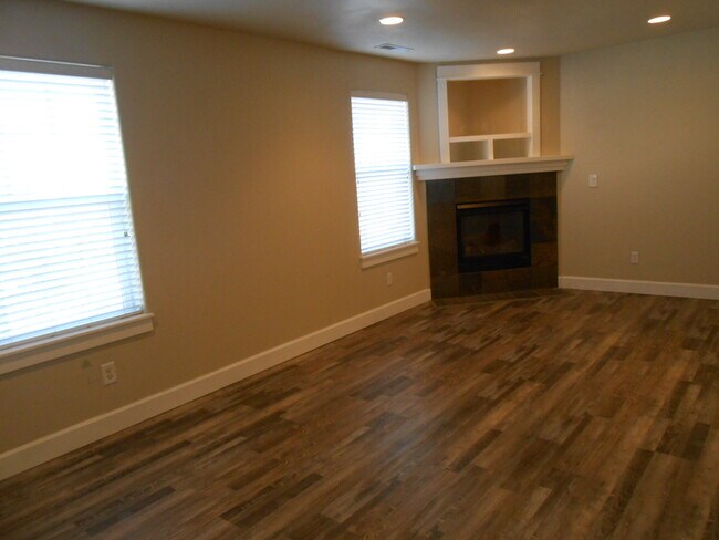 Building Photo - 61746 Darla Pl