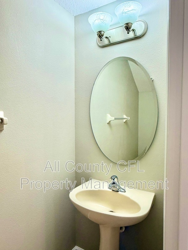 Building Photo - 16752 Cedar Crest Dr