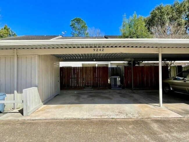 Building Photo - 9242 Westwood Village Dr