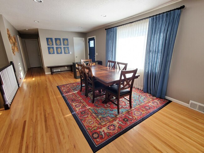 Building Photo - New Property Available for Rent in Saint L...