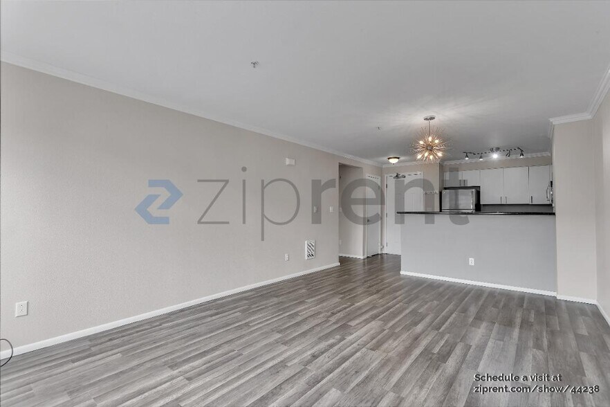 Building Photo - 8400 Oceanview Terrace