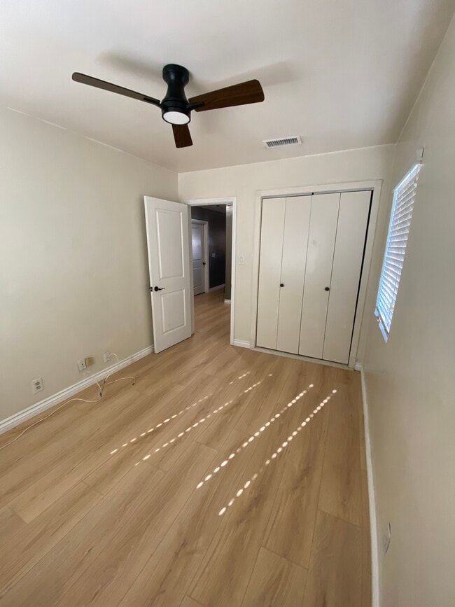 Building Photo - 10262 S Van Ness Ave