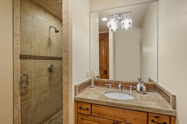 Building Photo - 121 Ridge Rd