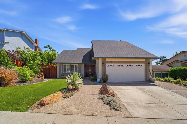 Building Photo - 6001 Castlebrook Dr