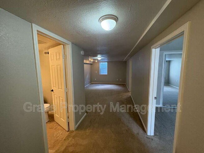 Building Photo - 515 N Quebec St
