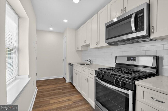 Building Photo - 541 N Orianna St