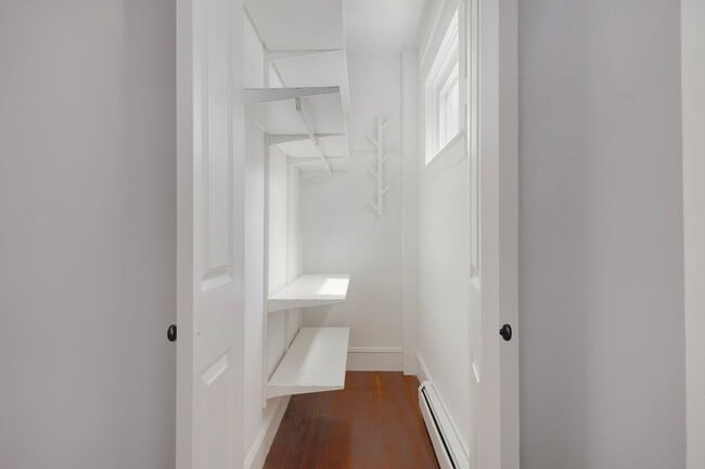 Building Photo - 84 Rochambeau Ave