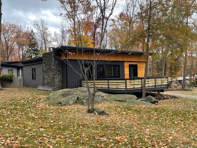 Building Photo - 6 Indian Hill Ln