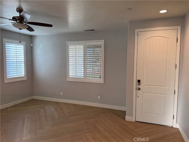 Building Photo - 501 Villa Way