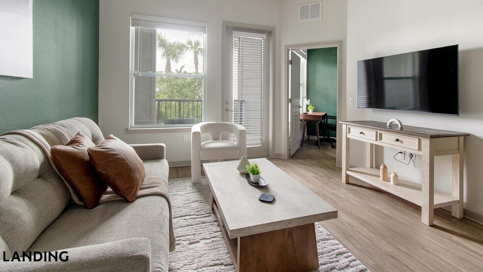 Building Photo - 7311 Baymeadows Way
