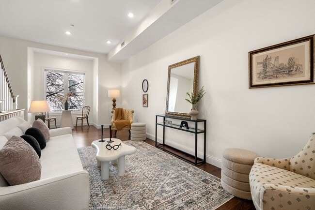 Building Photo - 162 Clark St