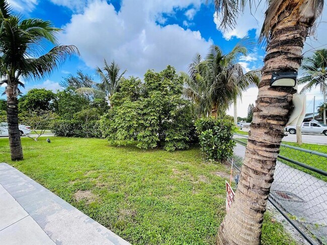 Building Photo - 279 Hach Ln