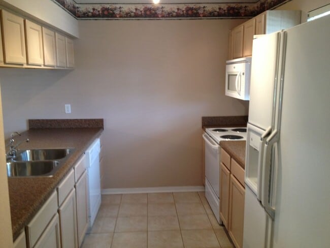 Building Photo - Home in Glenlakes Subdivision!