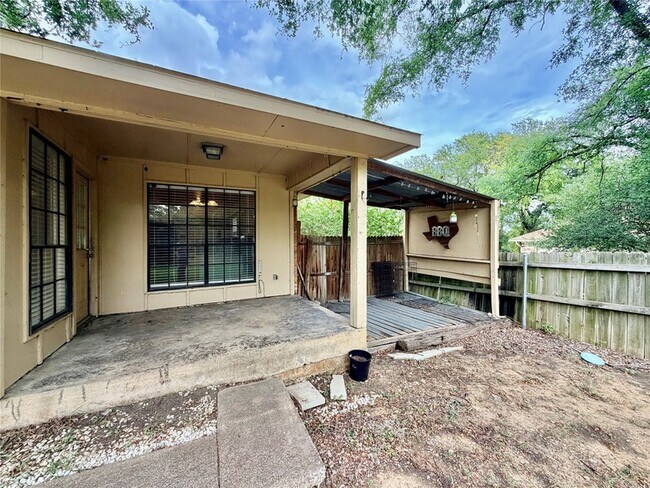Building Photo - 1416 Sandy Creek Dr
