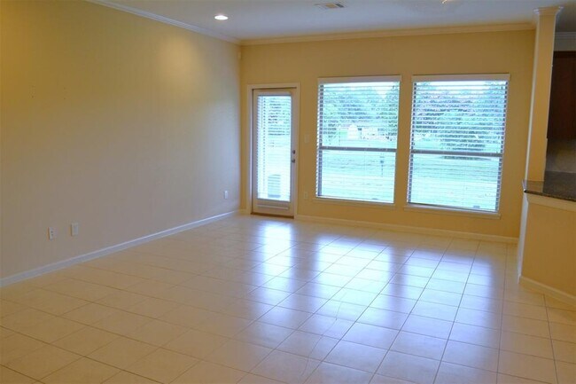 Building Photo - 336 Lazy Ln