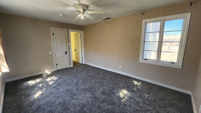 Building Photo - 800 S Elgin Ave