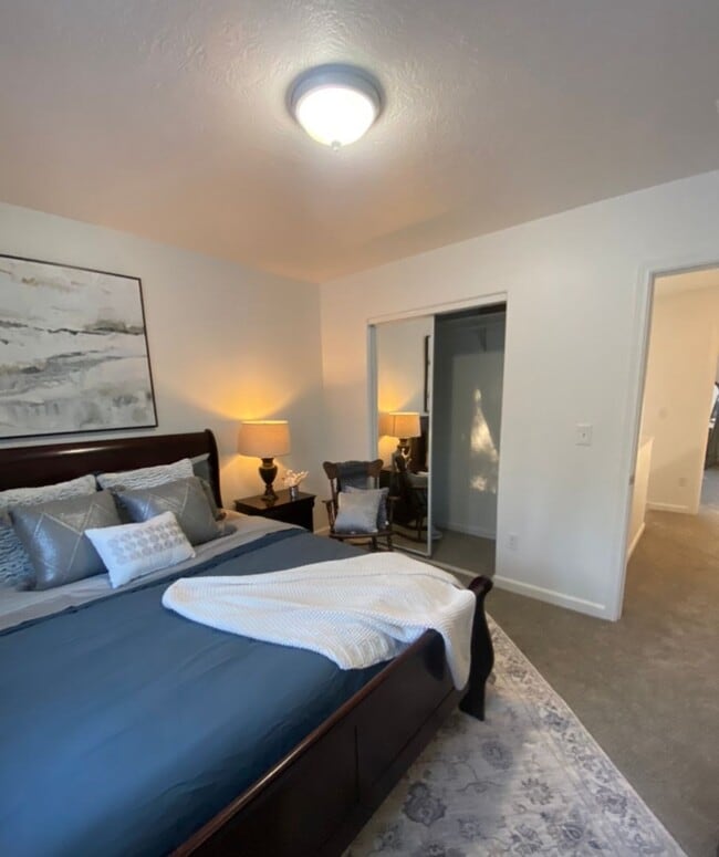 Building Photo - 1100 W Nugget Ave